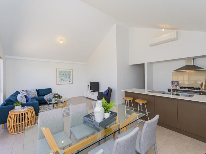 54 Feakle Bend, Ridgewood