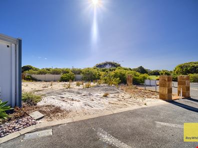 1/4 Barry Court, Collingwood Park WA 6330