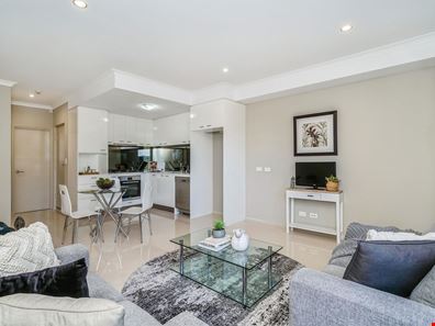 4/1 Stoner  Place, Innaloo WA 6018