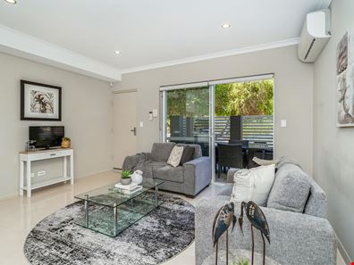 4/1 Stoner  Place, Innaloo WA 6018