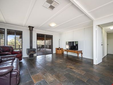 181 Hart Dr, Chittering WA 6084