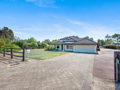 32 Bruns Drive, Darling Downs WA 6122