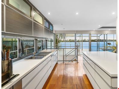 600? The Esplanade, Mount Pleasant WA 6153