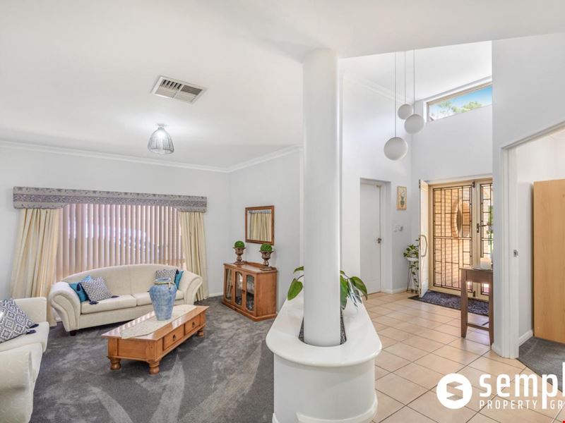 17 Beckett Close, Lake Coogee WA 6166