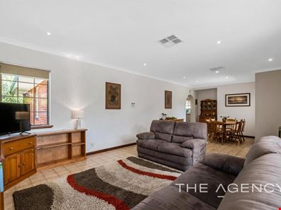10 Stewartby Crescent, Viveash WA 6056
