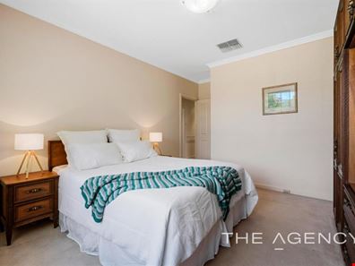 10 Stewartby Crescent, Viveash WA 6056