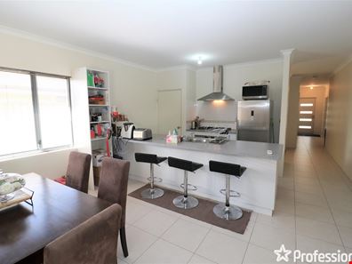 8 Dorset Street, Haynes WA 6112