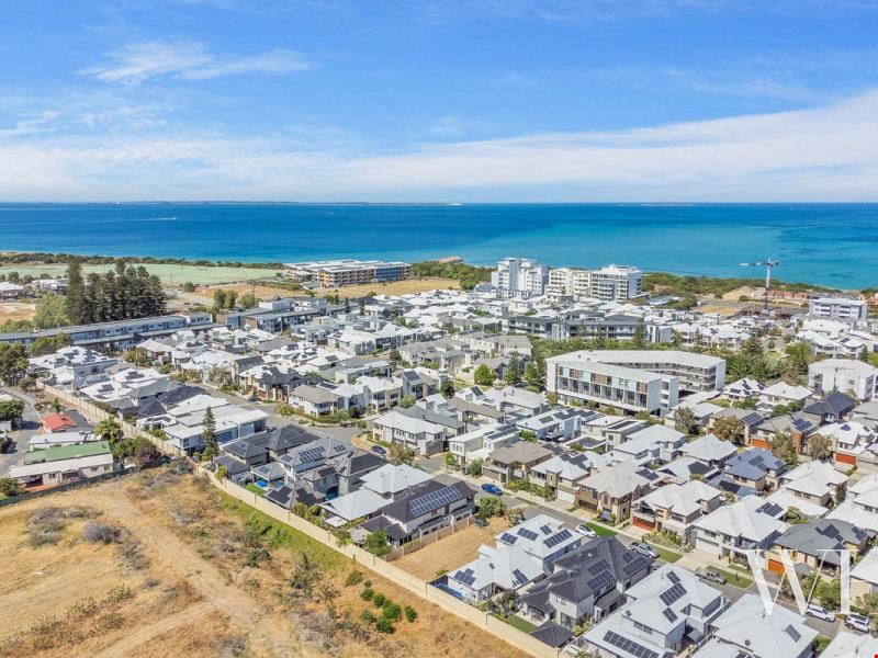 21 Breaksea Drive, North Coogee WA 6163