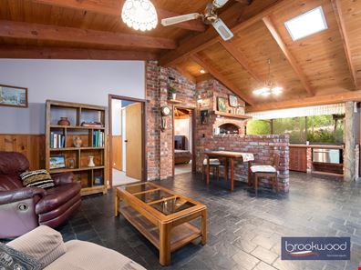 2 Lindsay Place, Glen Forrest WA 6071