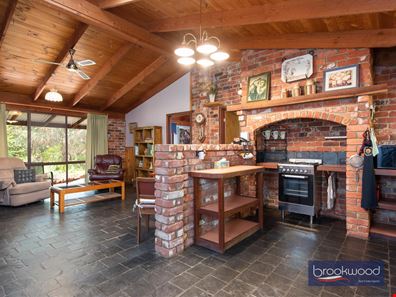 2 Lindsay Place, Glen Forrest WA 6071