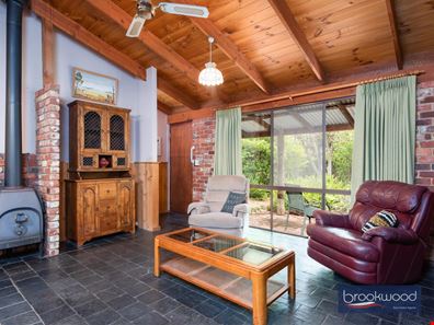 2 Lindsay Place, Glen Forrest WA 6071
