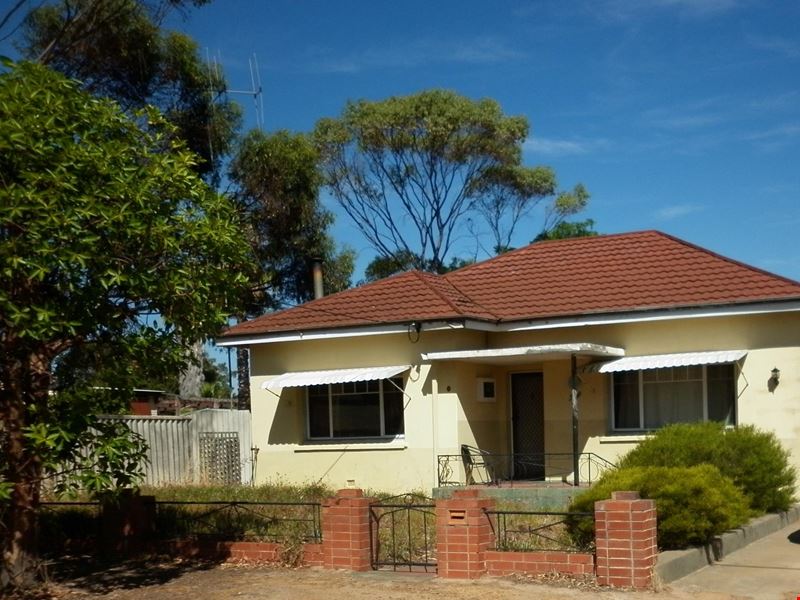 7 Bond Street, Katanning WA 6317