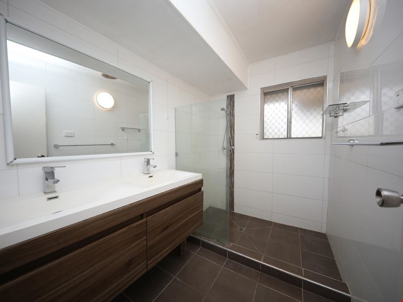 11 Pinderi Crescent, Dampier WA 6713