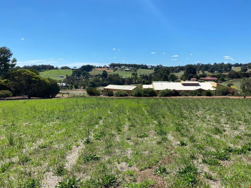 7 Magnolia Retreat, Kangaroo Gully WA 6255