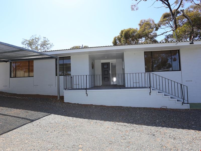 6 Canteen Crt, Kambalda East WA 6442