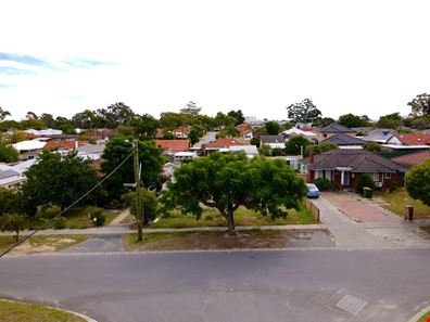 36 Barnsley Street, Queens Park WA 6107