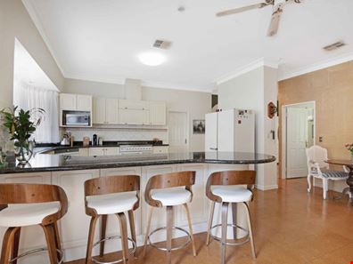 292 Albany Highway, Bedfordale WA 6112