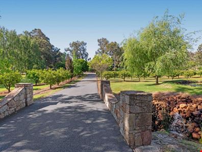 292 Albany Highway, Bedfordale WA 6112