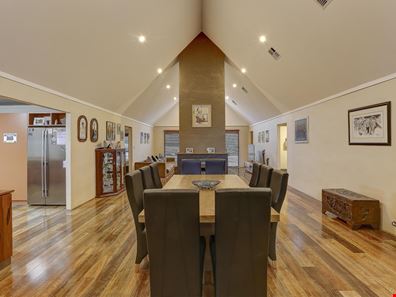 14 EMERALD DRIVE, Carabooda WA 6033