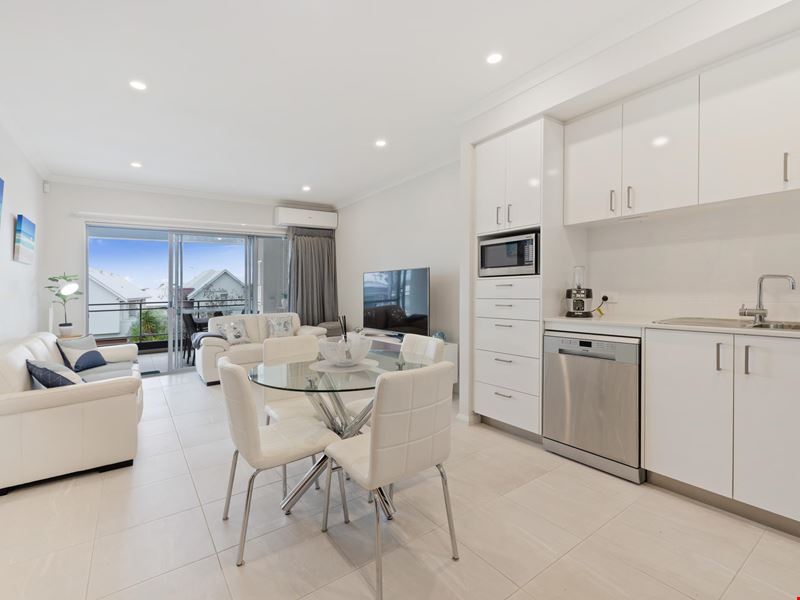 4/14 Dongara Street, Innaloo WA 6018