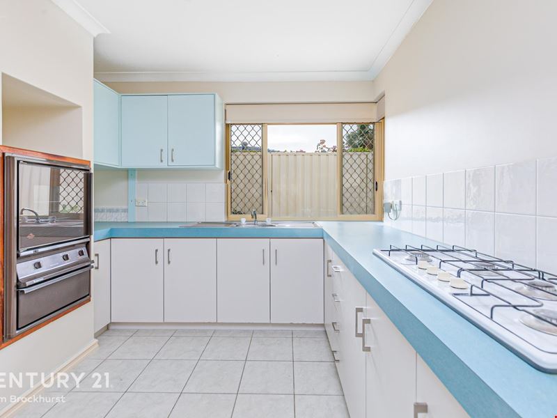 2/14 Skytown Place, Queens Park WA 6107