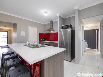 3 Baza Gardens, Maida Vale WA 6057