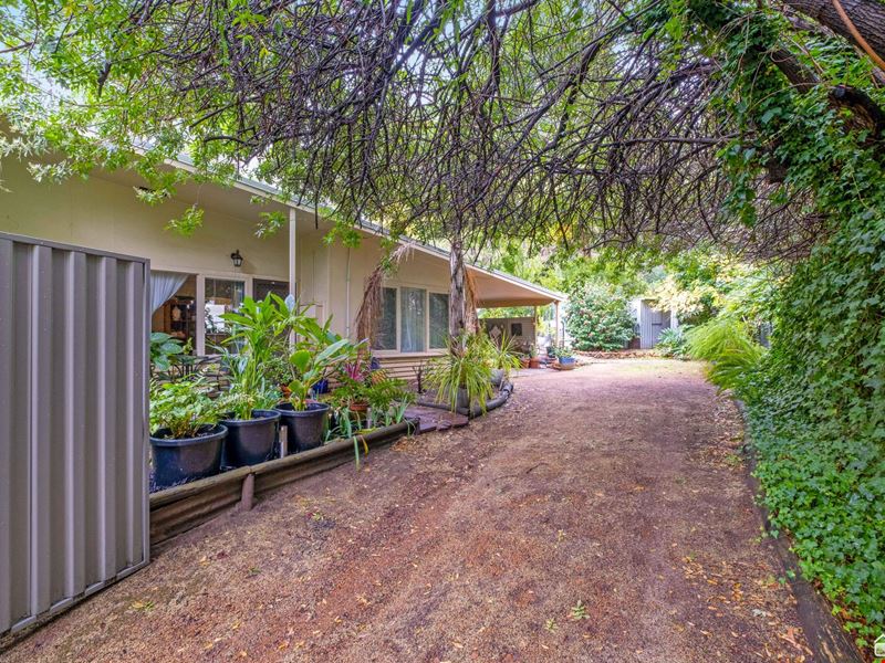 2/4 Curo Street, Jarrahdale WA 6124