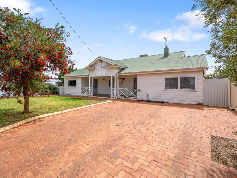 42 Lyall Street, Lamington WA 6430