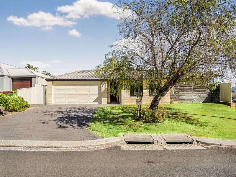 27 Lakeside Drive, College Grove WA 6230