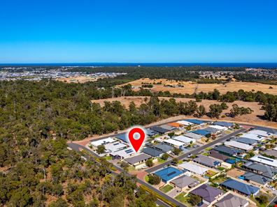 27 Lakeside Drive, College Grove WA 6230