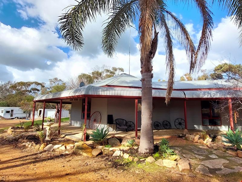 2 Cuballing Street, Cuballing WA 6311