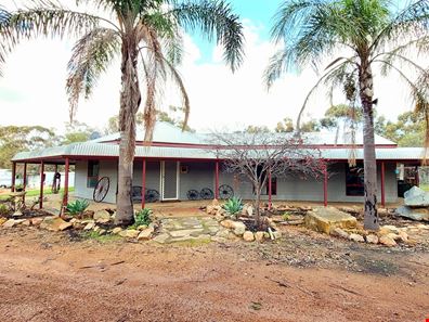 2 Cuballing Street, Cuballing WA 6311