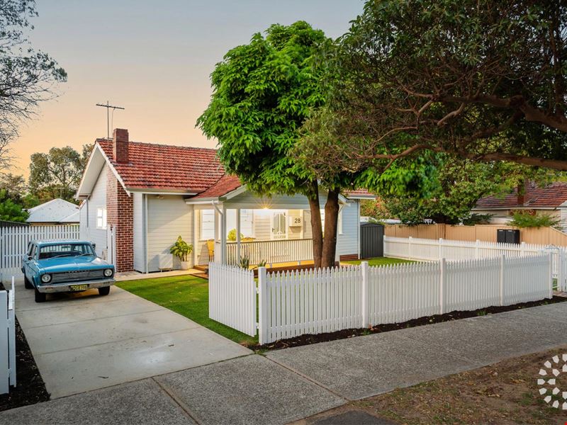 28 Rennie Crescent North, Hilton WA 6163