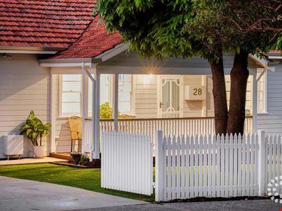 28 Rennie Crescent North, Hilton WA 6163