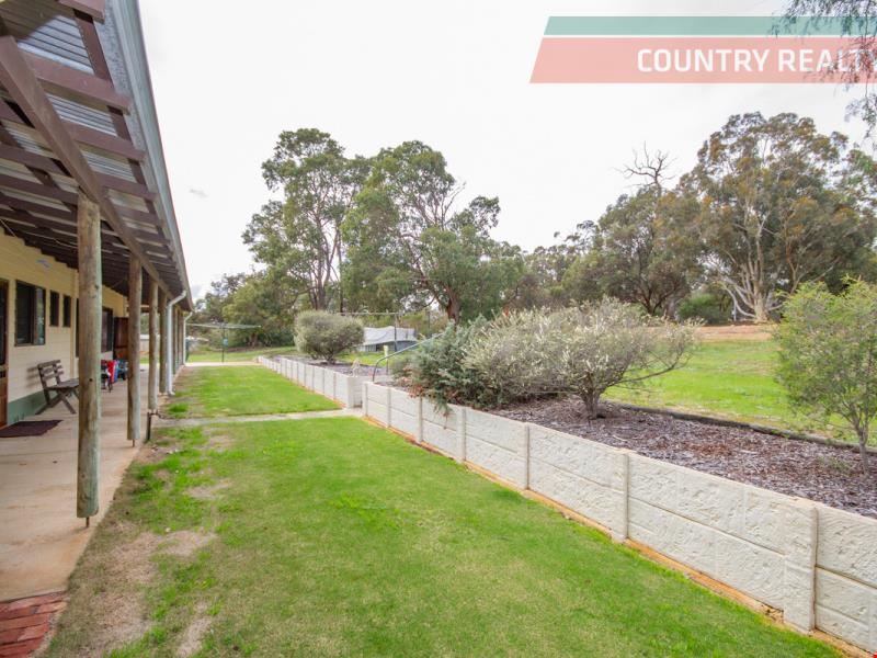 102 Benrua Road, Clackline WA 6564