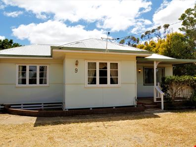 9 ELLIOTT STREET, Lake Grace WA 6353