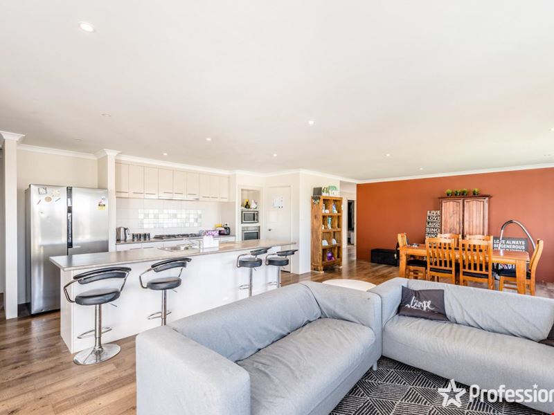 32 Beachcomber Hill, Glenfield WA 6532