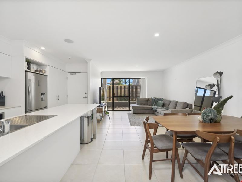 2/1 Glenariff Boulevard, Canning Vale WA 6155