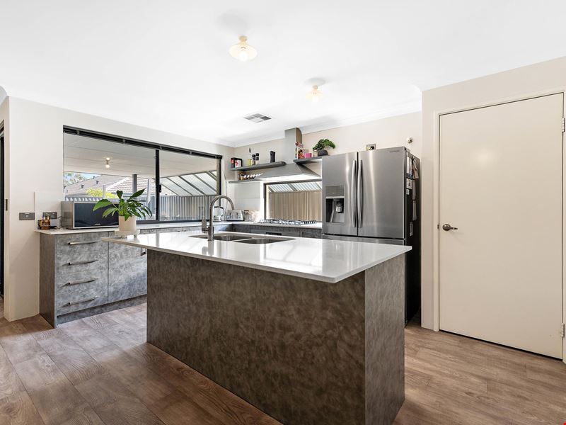 12 Nesbit Drive, Haynes WA 6112