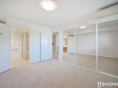 40/10 Roebuck Drive, Salter Point WA 6152