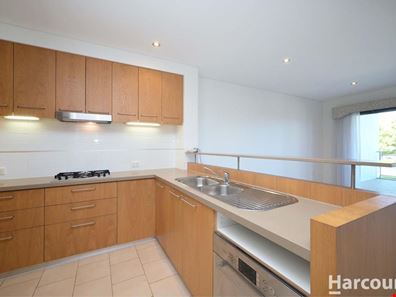 40/10 Roebuck Drive, Salter Point WA 6152