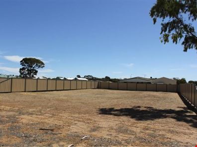 8 Cummings Street, Merredin WA 6415