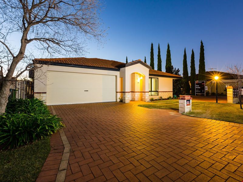 4A Ball Place, Queens Park WA 6107