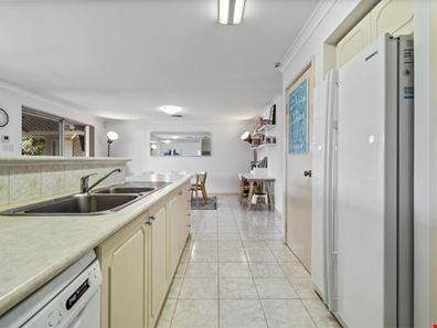 22/7 Lester Drive, Thornlie WA 6108