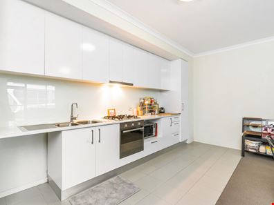 501/21 Malata Crescent, Success WA 6164