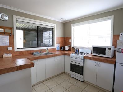 1 Chestnut Street, Castletown WA 6450