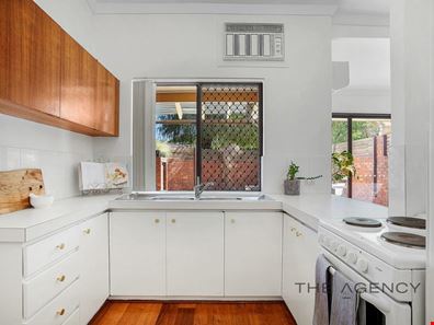 2/6 Mount Henry Road, Como WA 6152