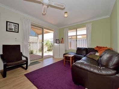 9/10 Elanora Drive, Cooloongup WA 6168