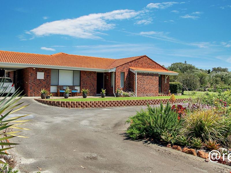 718 Frenchman Bay Road, Little Grove WA 6330