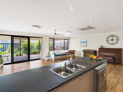 5 Cezanne Way, Yalyalup WA 6280